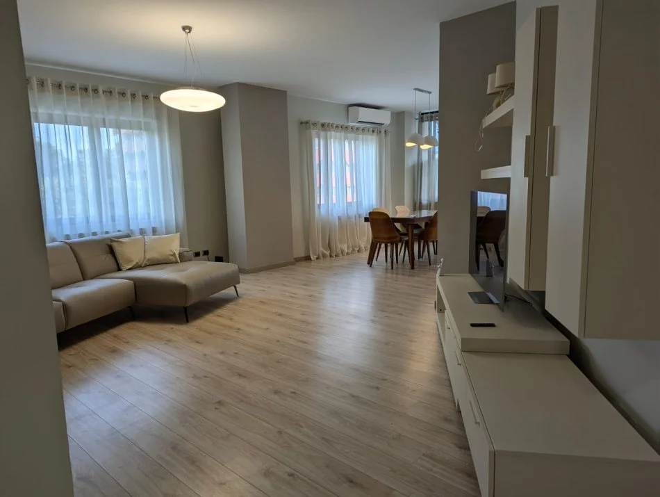 Tirane, jepet me qera apartament 3+1+3, 170.78 m2 , 2300 €uro/muaj (Rruga SAMI FRASHERI,TIRANE)