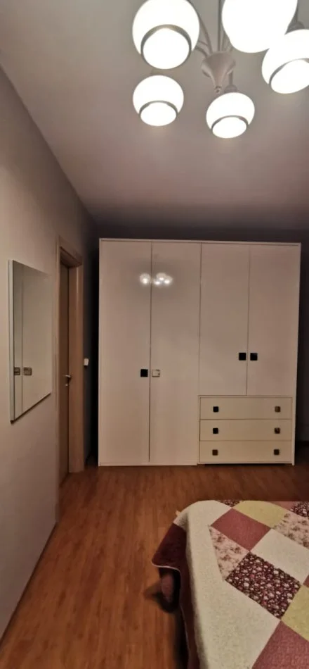 Tirane, jepet me qera apartament 2+1+Aneks+Ballkon Kati 5, 600 € 