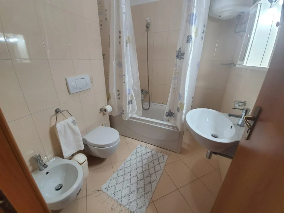 Tirane, jepet me qera apartament 2+1+Aneks+Ballkon Kati 6, 110 m² 800 € (Komuna e Parisit)