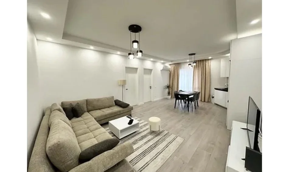 Tirane, jepet me qera apartament 2+1+Ballkon Kati 8, 91 m² 900 € (Komuna e Parisist)