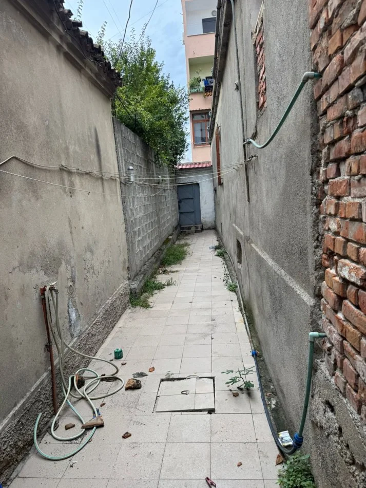 Durres, shitet apartament 2+1 Kati 1, 275 m² 130.000 € (lagja 5)