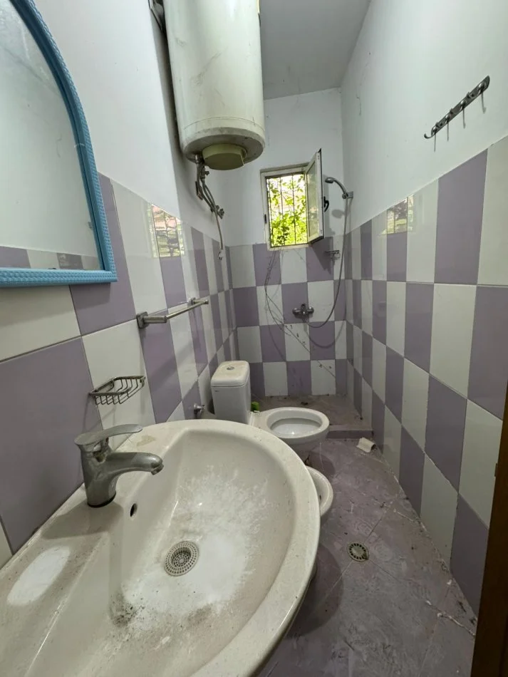 Durres, shitet apartament 2+1 Kati 1, 275 m² 130.000 € (lagja 5)