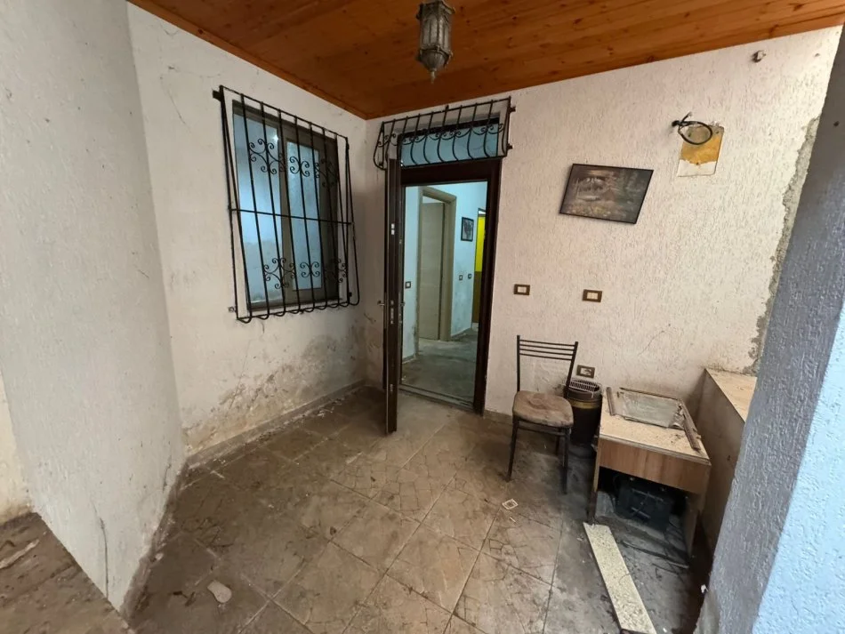 Durres, shitet apartament 2+1 Kati 1, 275 m² 130.000 € (lagja 5)