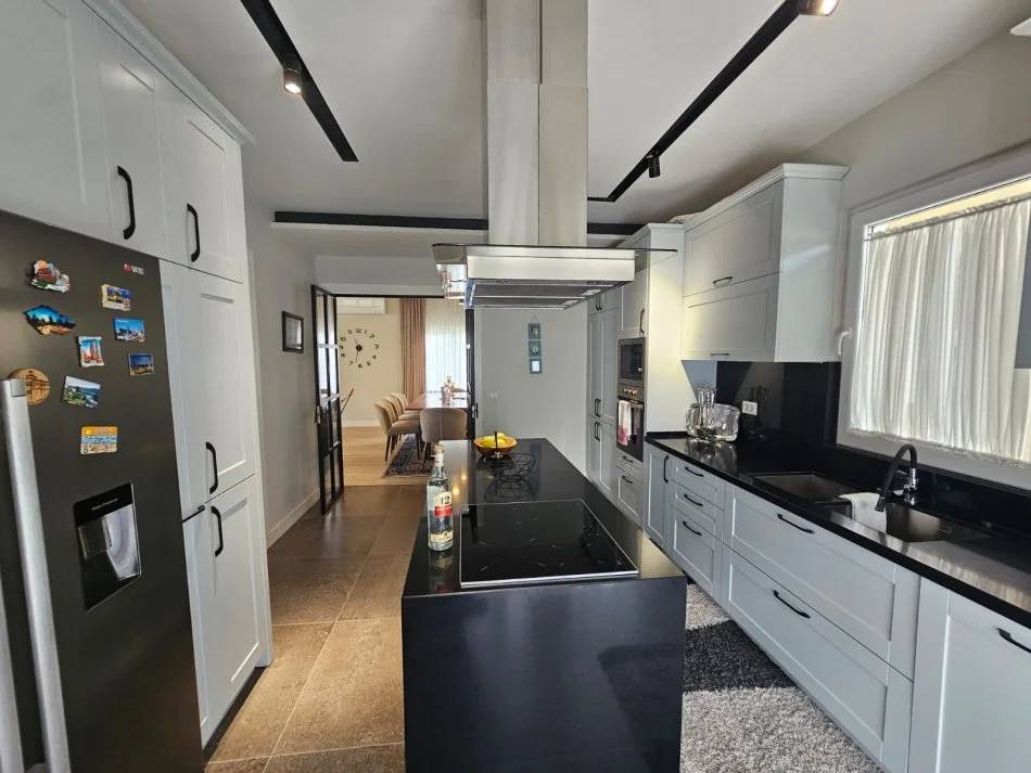 jepet me qera Vile 3 Katshe , 4 m² 5.000 € (Liqeni i Thate)