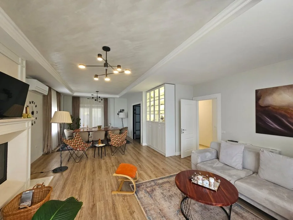 jepet me qera Vile 3 Katshe , 4 m² 5.000 € (Liqeni i Thate)