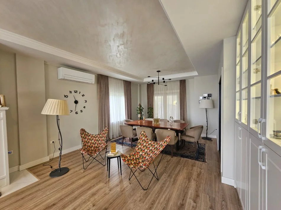 jepet me qera Vile 3 Katshe , 4 m² 5.000 € (Liqeni i Thate)