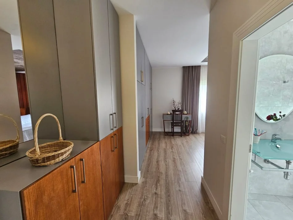 jepet me qera Vile 3 Katshe , 4 m² 5.000 € (Liqeni i Thate)