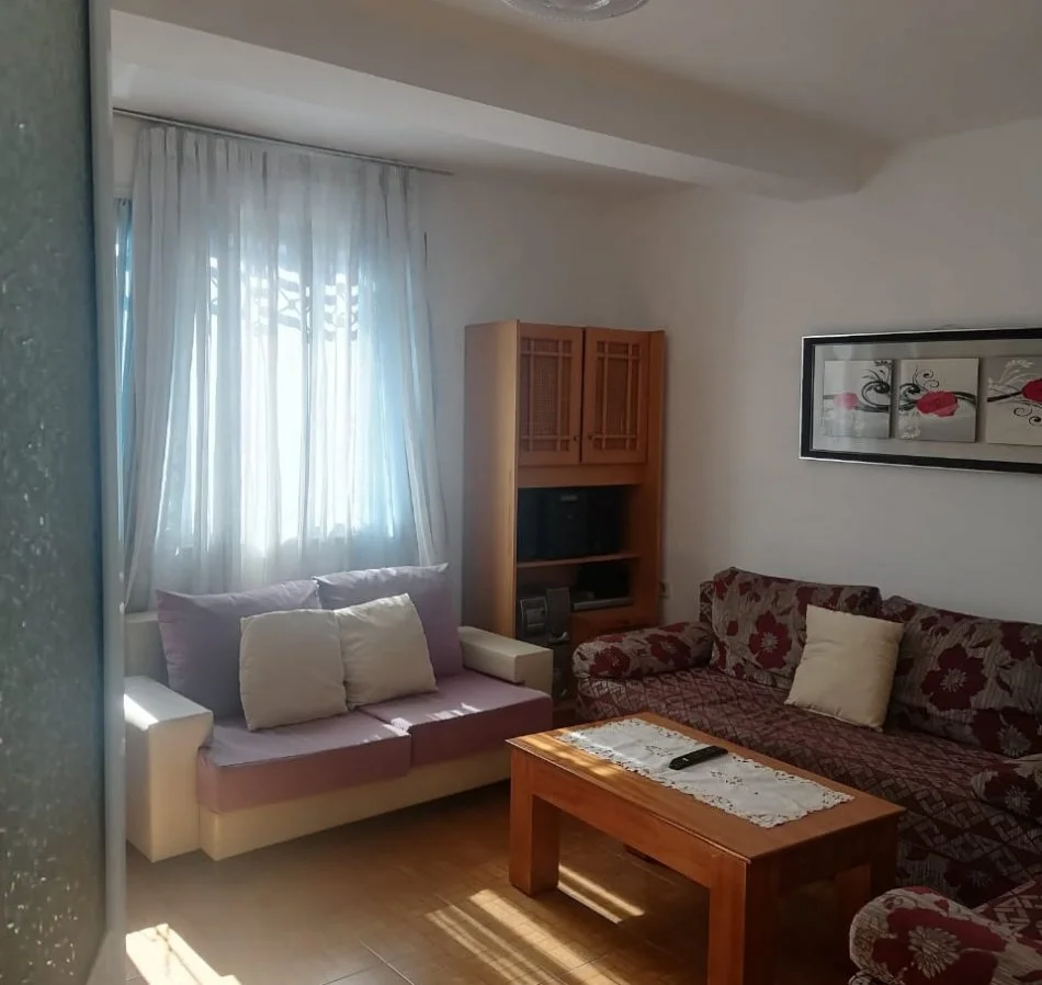 Tirane, shitet apartament 3+1+Ballkon Kati 2, 