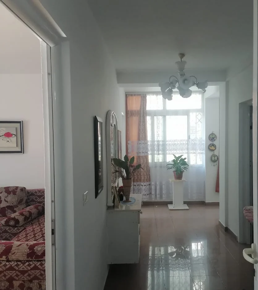 Tirane, shitet apartament 3+1+Ballkon Kati 2, 