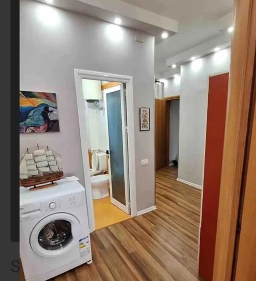 Tirane, shitet apartament Kati 6, 