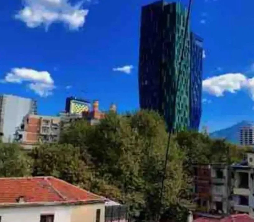 Tirane, shitet apartament Kati 6, 