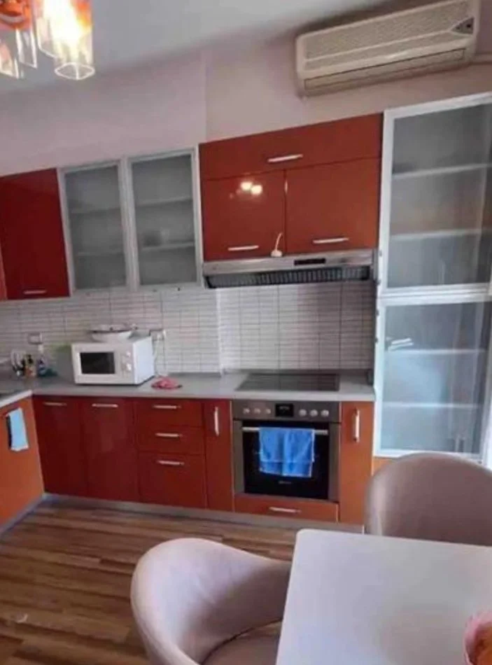 Tirane, shitet apartament Kati 6, 