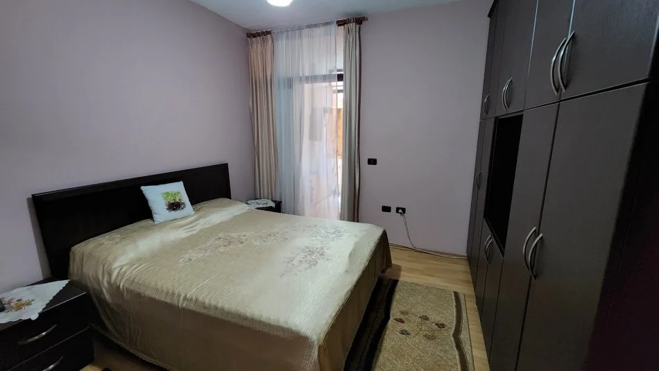 Tirane, jepet me qera apartament 2+1+Ballkon Kati 5, 90 m² 600 €