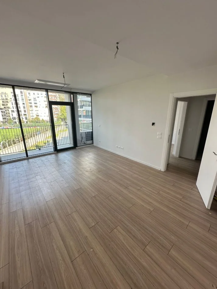 Tirane, jepet me qera ambjent biznesi Kati 2, 62 m² 700 € (Rruga e Kosovareve)