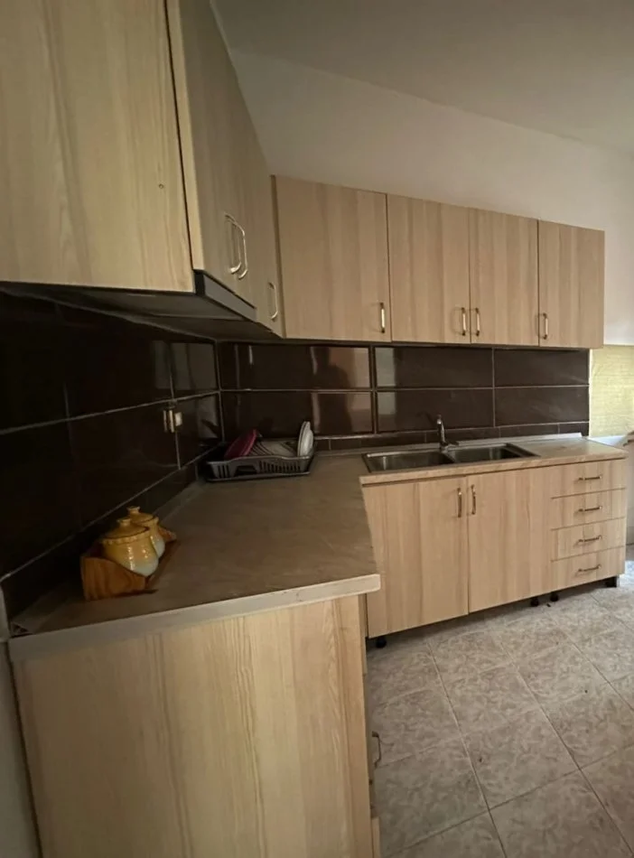 Tirane, jepet me qera Vile 1+1 Kati 1, 65 m² (Mbrapa Neptunit, Don Bosko)