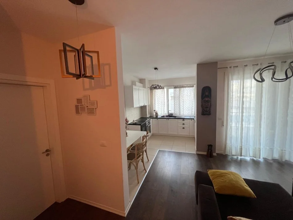 Tirane, jepet me qera apartament 2+1+Ballkon Kati 4, 100 m² 701 € (Siper Kopshtit Zoologjik)