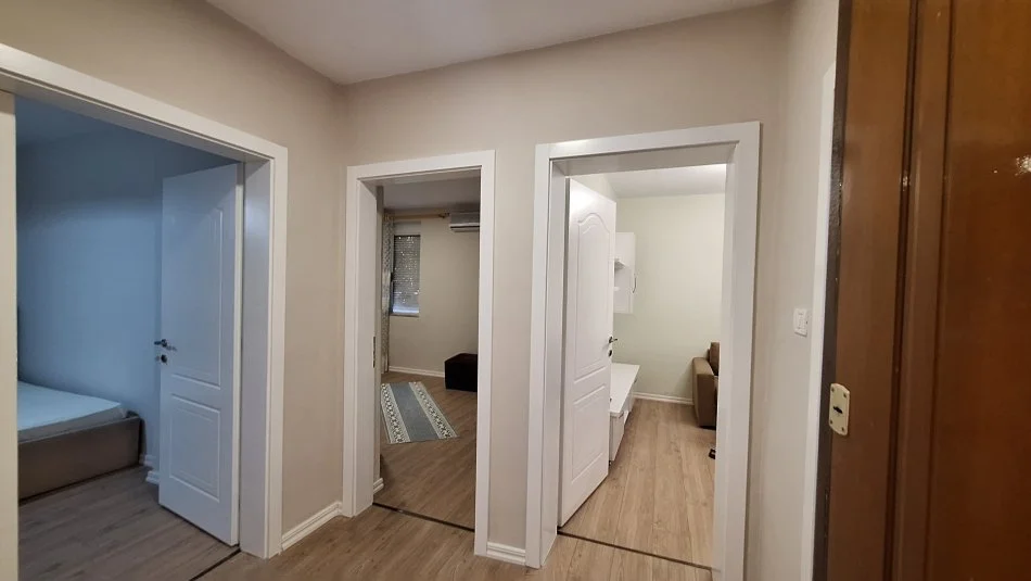 Tirane, jepet me qera apartament 3+1 Kati 2, 100 m² 600 € 