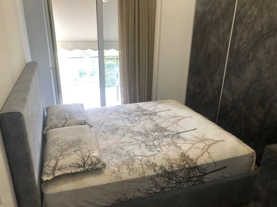 Tirane, jepet me qera apartament 1+1+Ballkon Kati 7, 61 m² 550 € (Fusha e Aviacionit)