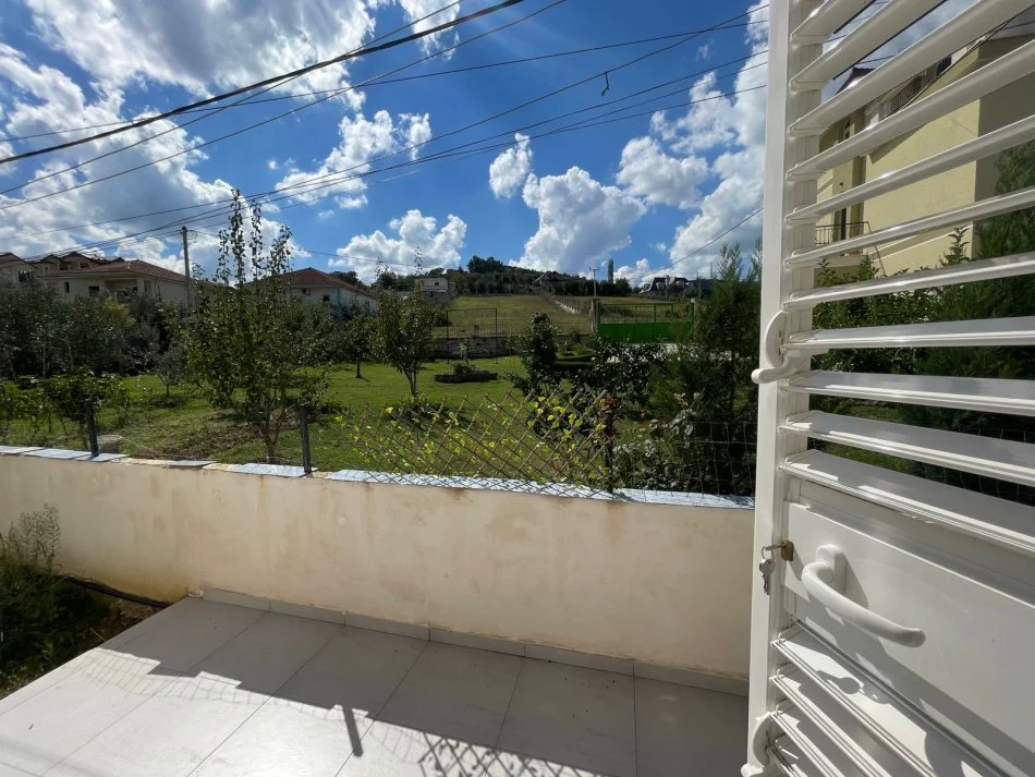 Tirane, jepet me qera Vile 3 Katshe , 360 m² 3.500 € (TEG)