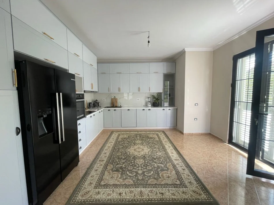 Tirane, jepet me qera Vile 3 Katshe , 360 m² 3.500 € (TEG)