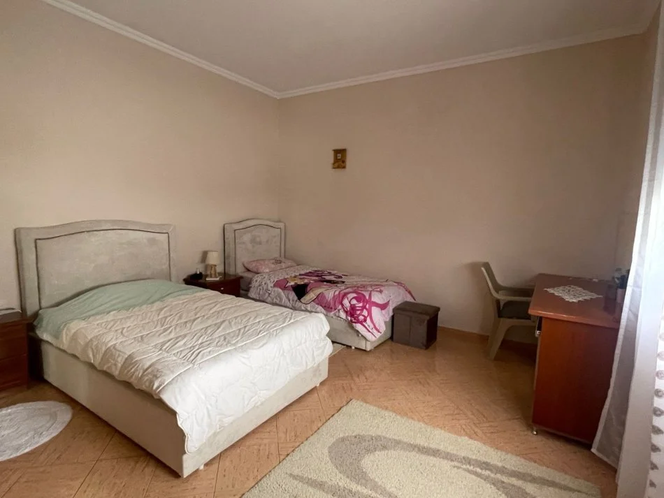 Tirane, jepet me qera Vile 3 Katshe , 360 m² 3.500 € (TEG)