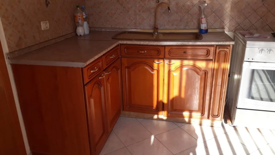 Tirane, shes Shiten Mobilje, hidrosanitare