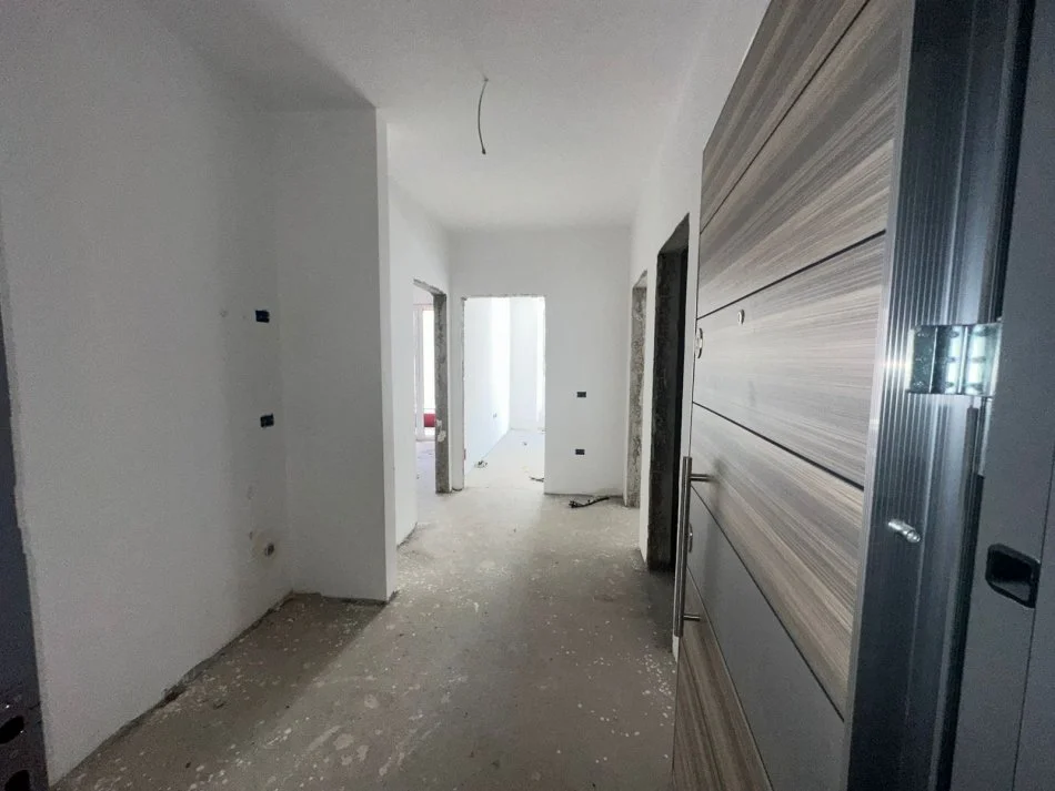 Tirane, shitet apartament 2+1 Kati 1, 106 m² 174.700 € (Fillimi i Stacionit te Trenit)