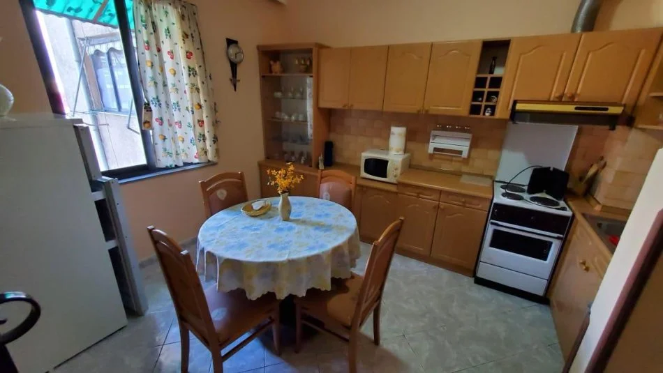 Tirane, jepet me qera 2+1+Aneks+Ballkon Kati 6, 800 € (Muhamet gjollesha)