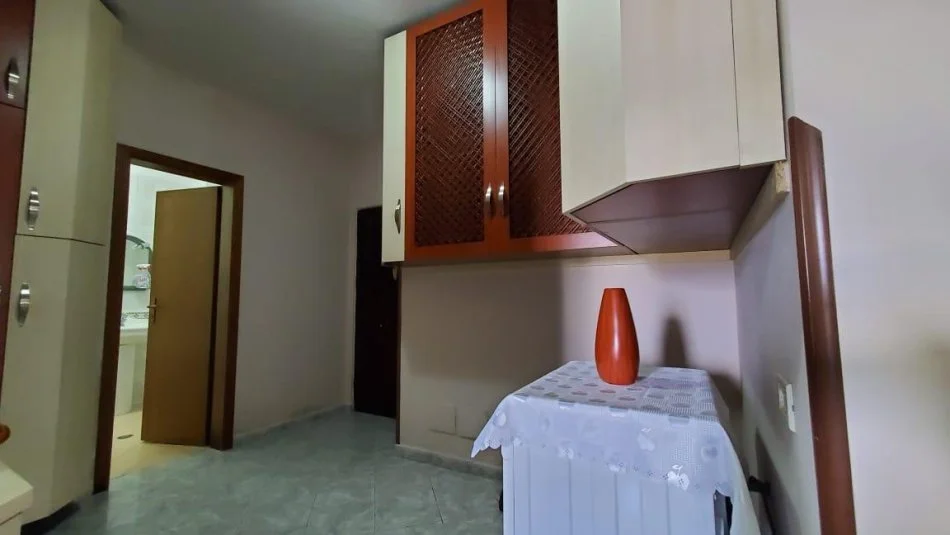 Tirane, jepet me qera 2+1+Aneks+Ballkon Kati 6, 800 € (Muhamet gjollesha)