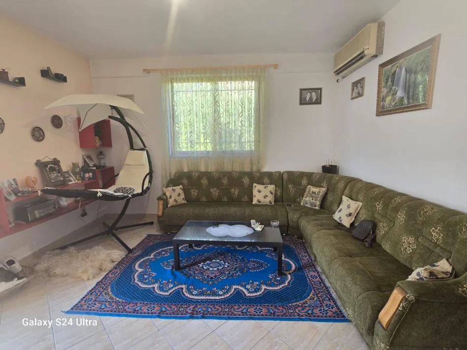 Tirane, shitet shtepi 3+1 Kati 1, 310 m² (Tek Kthesa e Kamzes)