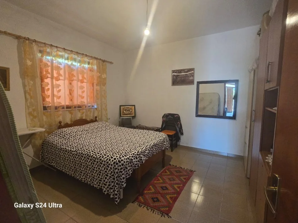 Tirane, shitet shtepi 3+1 Kati 1, 310 m² (Tek Kthesa e Kamzes)