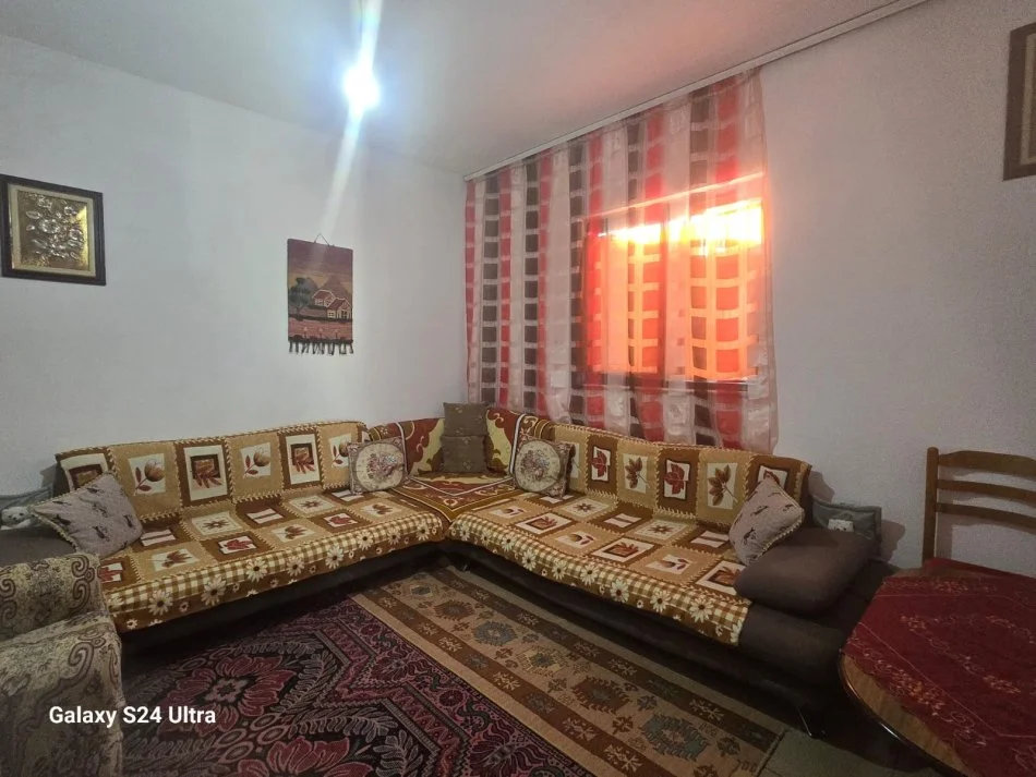 Tirane, shitet shtepi 3+1 Kati 1, 310 m² (Tek Kthesa e Kamzes)