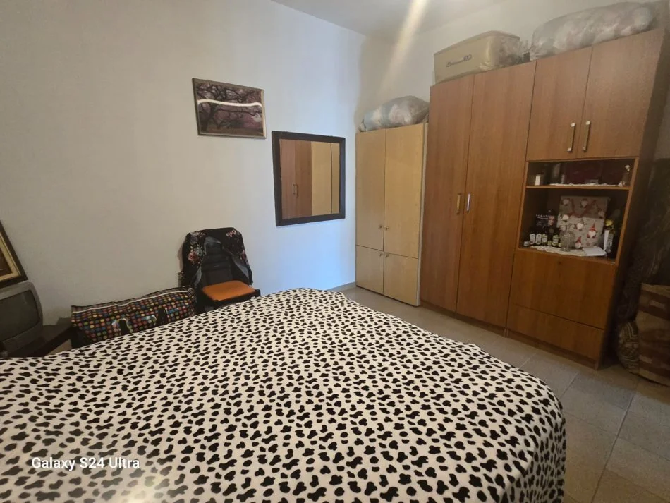 Tirane, shitet shtepi 3+1 Kati 1, 310 m² (Tek Kthesa e Kamzes)