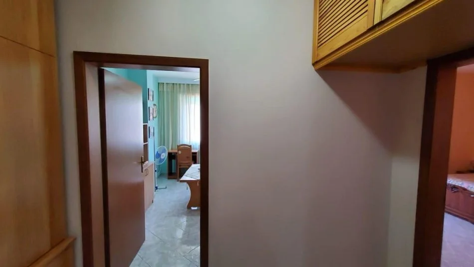 Tirane, jepet me qera 2+1+Aneks+Ballkon Kati 6, 800 € (Muhamet gjollesha)