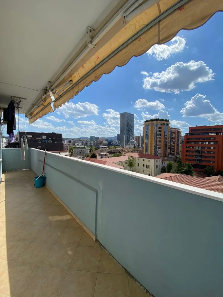 Tirane, jepet me qera apartament 2+1+2, Kati 7, 100 m² 750 € (PAZARI I RI, SHESHI AVNI RUSTEMI)