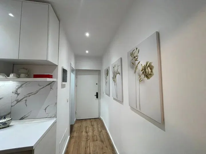 Tirane, jepet me qera apartament 1+1+Ballkon Kati 3, 60 m² 600 € (Rruga e Kavajes)