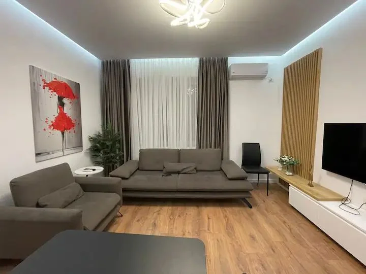 Tirane, jepet me qera apartament 1+1+Ballkon Kati 3, 60 m² 600 € (Rruga e Kavajes)