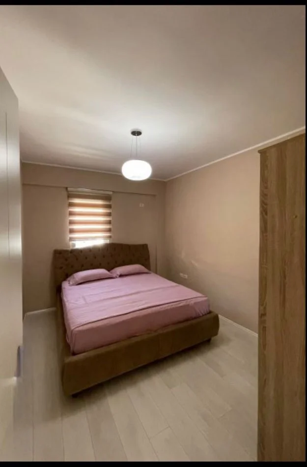 Tirane, jepet me qera apartament+verande | Penthouse 3+1+Aneks+Ballkon Kati 4, 190 m² 1.300 € (Liqeni i Thate)