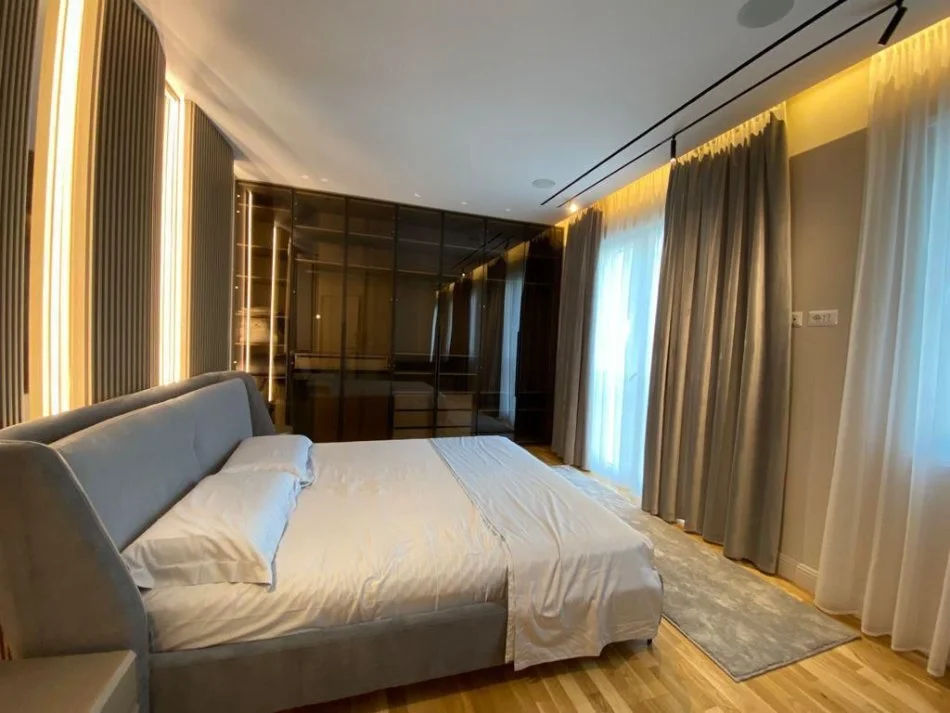 Tirane, shitet apartament 1+1+Ballkon Kati 3, 80 m² 300.000 € (Sauk)