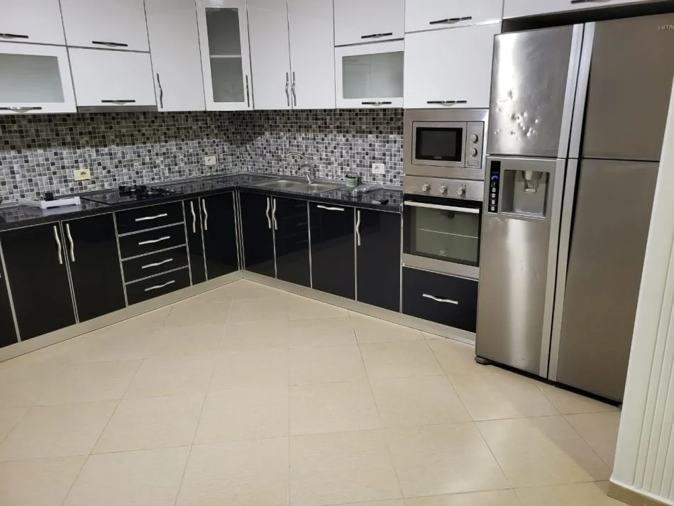 Tirane, jepet me qera Vile 3 Katshe Kati 3, 300 m² 1.000 € 