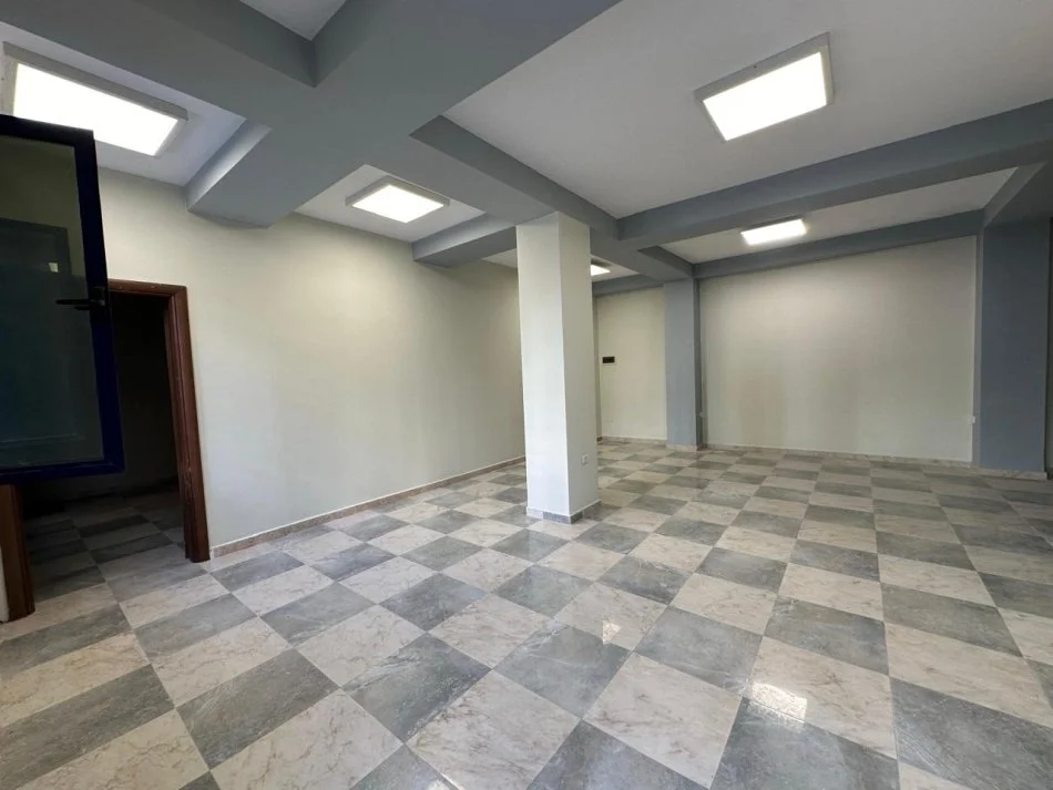 Tirane, shes dyqan Kati 0, 200.000 € 