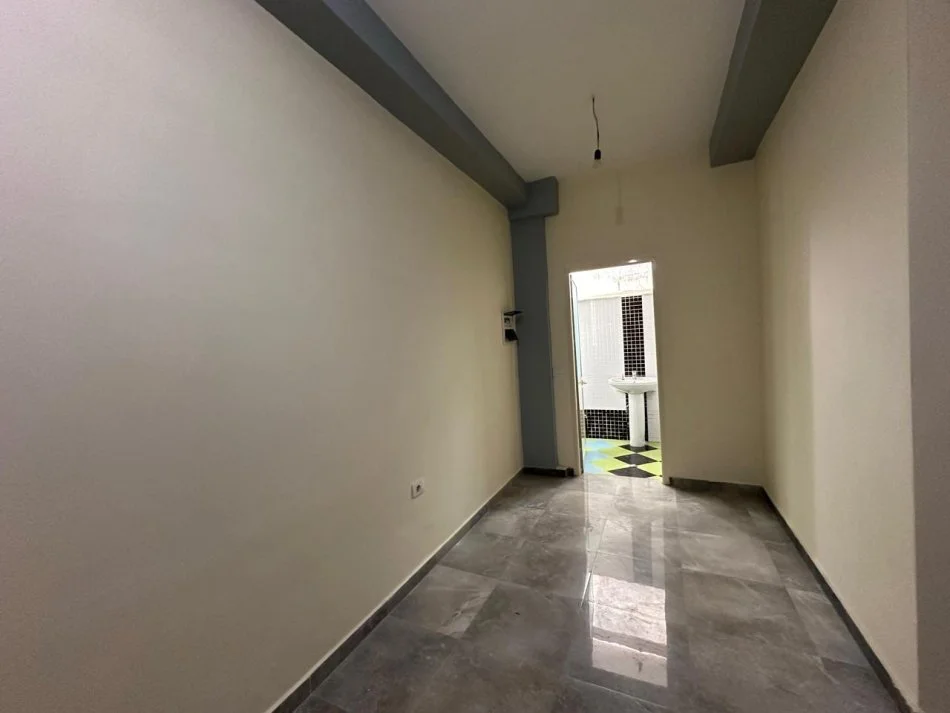 Tirane, shes dyqan Kati 0, 200.000 € 