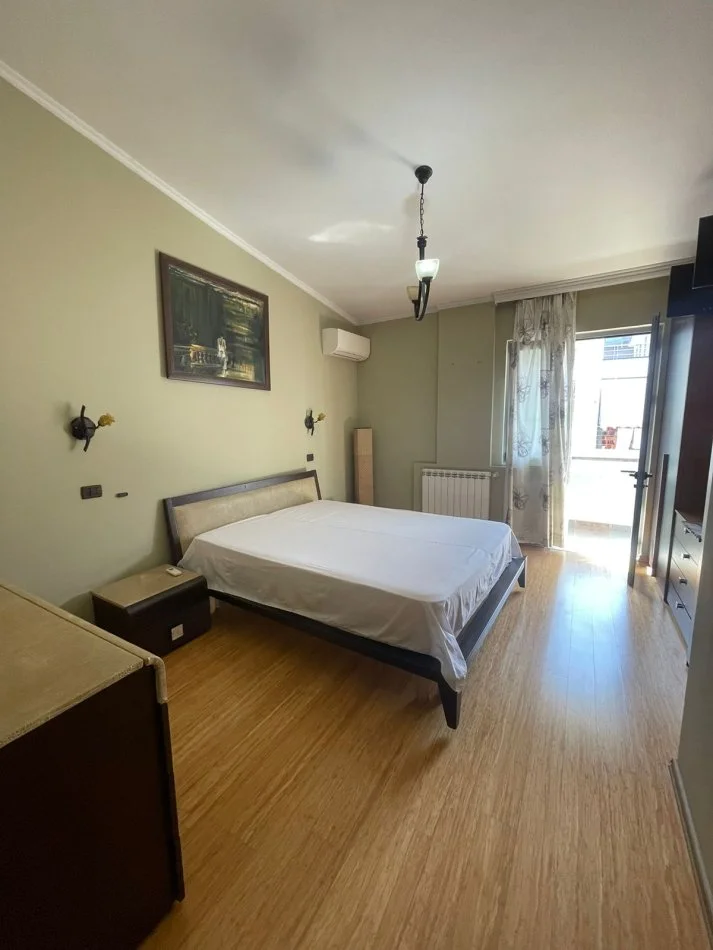 Tirane, jepet me qera apartament 2+1+Ballkon Kati 8, 100 m² 750 € (Kodra e Diellit)