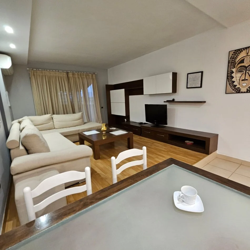 Tirane, jepet me qera 2+1+Aneks+Ballkon Kati 7, 120 m² 600 € 