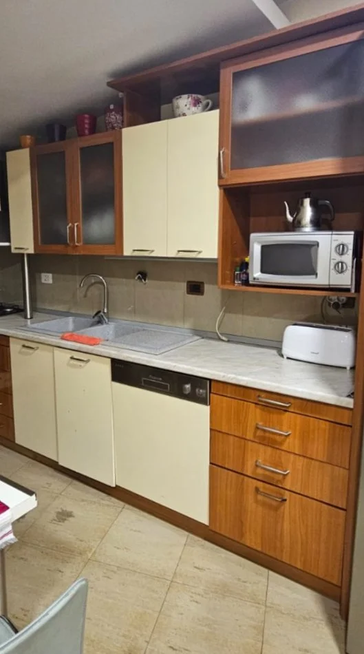 Tirane, jepet me qera Vile 1+1+Ballkon Kati 3, 55 m² (Mbrapa Spitalit Amerikan 2)