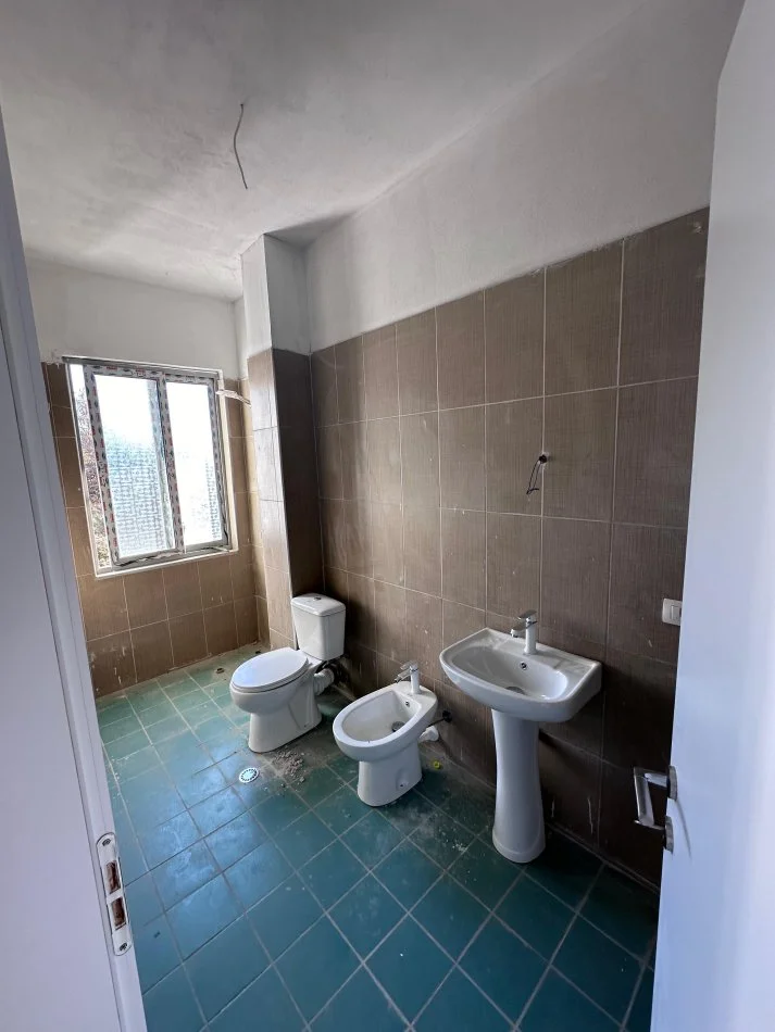 Durres, shitet apartament 2+1 Kati 2, 99 m² 78.000 € (SHKEMBI KAVAJES)