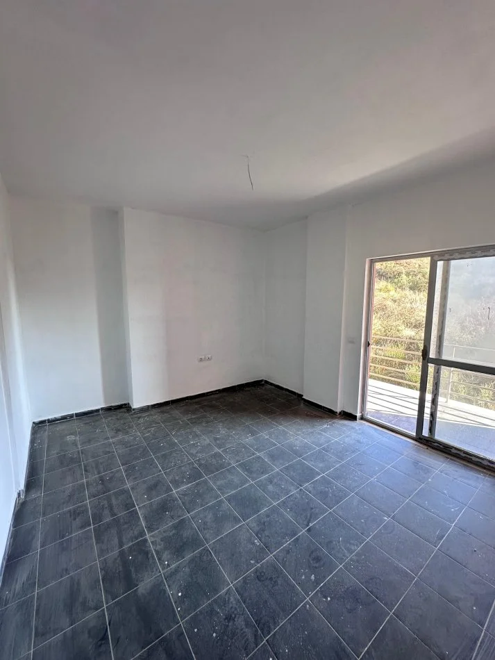 Durres, shitet apartament 2+1 Kati 2, 99 m² 78.000 € (SHKEMBI KAVAJES)