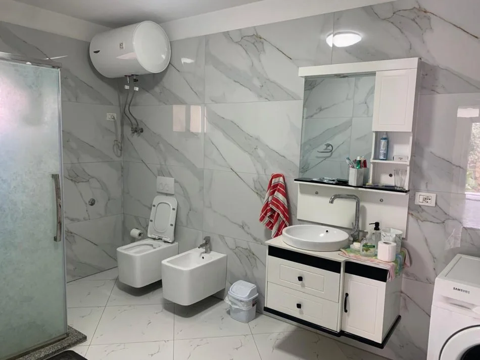 Tirane, jepet me qera shtepi 1+1 Kati 1, 74 m² 300 € (Istitut (Pranë Fafa))