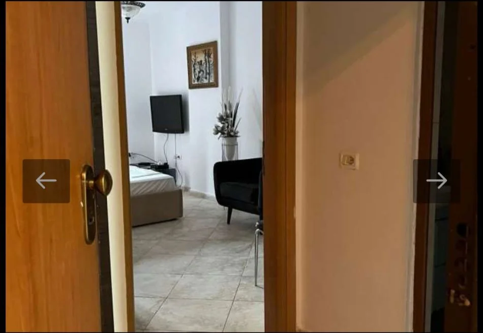 Tirane, jepet me qera garsonier 1+1 Kati 3, 40 m² 550 € (Rruga e Barrikadave)