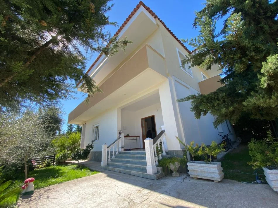 Tirane, jepet me qera Vile 2 Katshe Kati 1, 127 m² 650 € (Sauk)